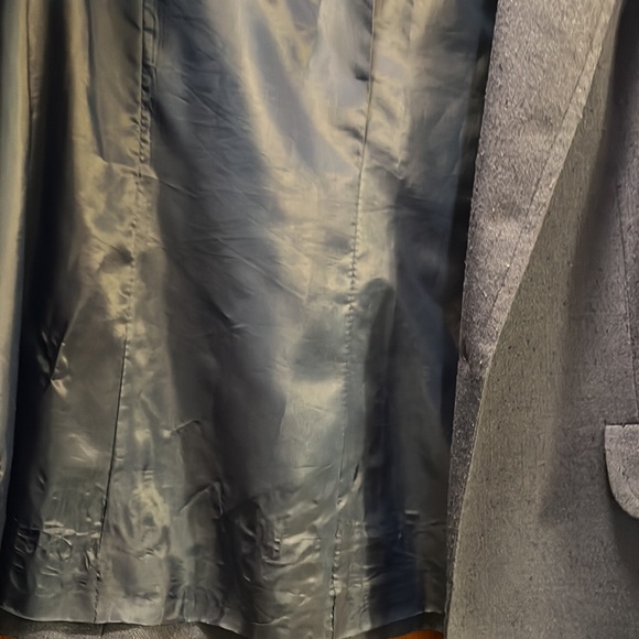 Womens size 38 blue blazer with button front, lined and pockets-worn maybe once - Picture 6 of 7